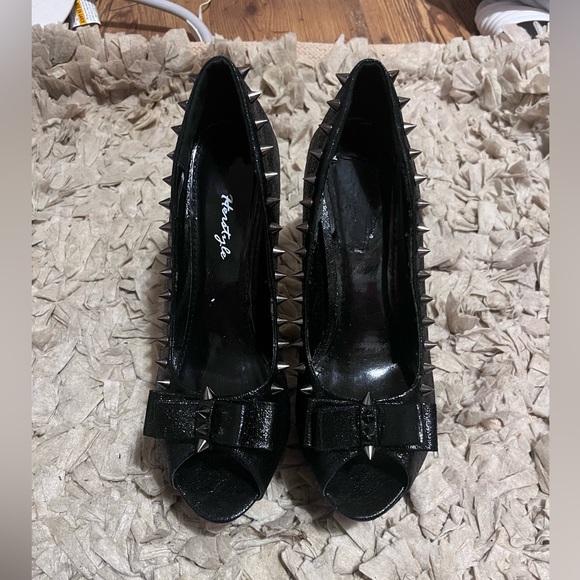 Herstyle black heels size 11 fits like a 9 - Picture 1 of 5